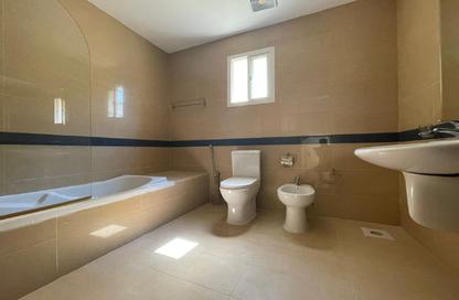 Villa - 4 Bedrooms - 4 Bathrooms for rent in Al Luqta - Al Luqta - Doha