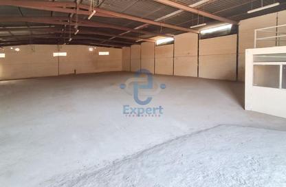 Warehouse - Studio - 1 Bathroom for rent in Industrial Area 2 - Industrial Area - Industrial Area - Doha
