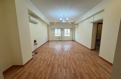 Apartment - 3 Bedrooms - 2 Bathrooms for rent in Umm Ghwailina Comm - Umm Ghuwalina - Umm Ghuwailina - Doha