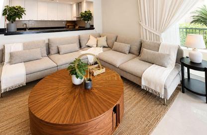 Townhouse - 1 Bedroom - 2 Bathrooms for rent in Viva West - Viva Bahriyah - The Pearl Island - Doha