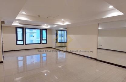 Apartment - 1 Bedroom - 2 Bathrooms for rent in West Porto Drive - Porto Arabia - The Pearl Island - Doha