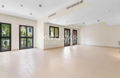 شقة - 4 غرف نوم - 5 حمامات للبيع في بورتو أرابيا - جزيرة اللؤلؤة - الدوحة