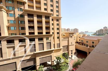 Apartment - 1 Bedroom - 2 Bathrooms for rent in Tower 18 - Porto Arabia - The Pearl Island - Doha