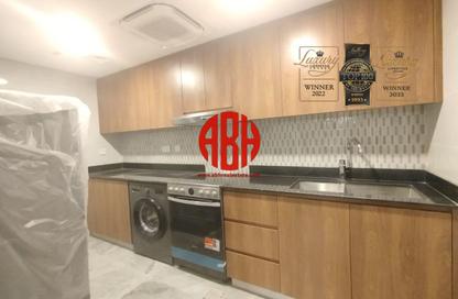Apartment - 2 Bedrooms - 3 Bathrooms for rent in Corniche Road - Corniche Road - Doha
