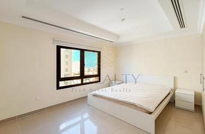 Apartment - 1 Bedroom - 2 Bathrooms for rent in West Porto Drive - Porto Arabia - The Pearl Island - Doha