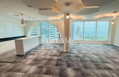 مساحات مكتبية - 6 غرف نوم - 2 حمامات للايجار في برج وست باي - الخليج الجنوبي - الخليج الغربي - الدوحة