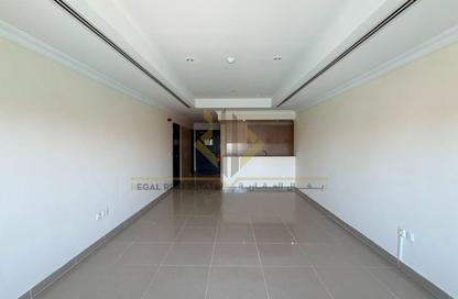 Apartment - 1 Bedroom - 2 Bathrooms for rent in West Porto Drive - Porto Arabia - The Pearl Island - Doha