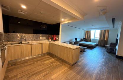 Apartment - Studio - 1 Bathroom for rent in Viva West - Viva Bahriyah - The Pearl Island - Doha