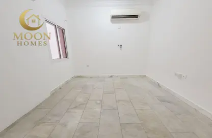 Apartment - 1 Bedroom - 1 Bathroom for rent in Umm Ghuwalina - Umm Ghuwailina - Doha