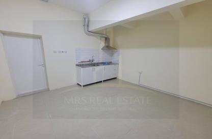 Apartment - Studio - 1 Bathroom for rent in Umm Ghwailina Comm - Umm Ghuwalina - Umm Ghuwailina - Doha