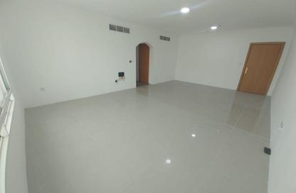 Apartment - 2 Bedrooms - 2 Bathrooms for rent in Al Mansoura - Al Mansoura - Doha