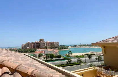 Apartment - 2 Bedrooms - 3 Bathrooms for sale in West Porto Drive - Porto Arabia - The Pearl Island - Doha