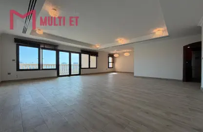 شقة - 2 غرف نوم - 3 حمامات للايجار في طريق بورتو الشرقي - بورتو أرابيا - جزيرة اللؤلؤة - الدوحة