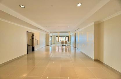 Apartment - 1 Bedroom - 2 Bathrooms for rent in Porto Arabia Townhouses - Porto Arabia - The Pearl Island - Doha