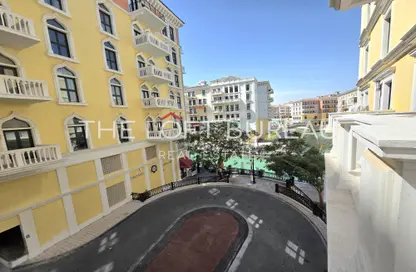 Apartment - 2 Bedrooms - 3 Bathrooms for rent in Carnaval - Qanat Quartier - The Pearl Island - Doha