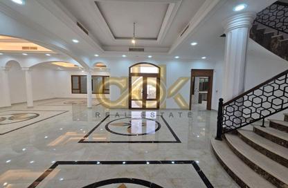 Villa - 5 Bedrooms - 6 Bathrooms for rent in Lusail City - Lusail