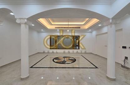 Villa - 5 Bedrooms - 6 Bathrooms for rent in Lusail City - Lusail