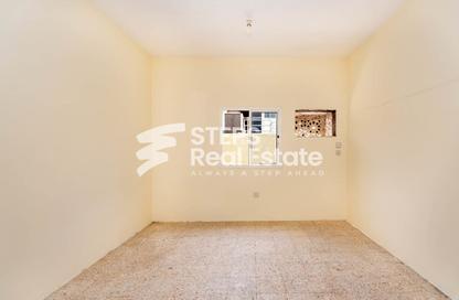 Labor Camp - Studio - 7+ Bathrooms for rent in Industrial Area 4 - Industrial Area - Industrial Area - Doha