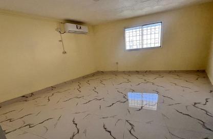 Apartment - 1 Bedroom - 1 Bathroom for rent in Bin Omran 28 - Fereej Bin Omran - Doha