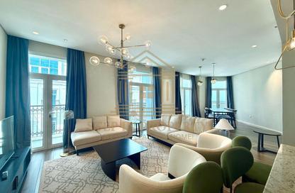 Apartment - 2 Bedrooms - 4 Bathrooms for rent in Floresta Gardens - Floresta Gardens - The Pearl Island - Doha