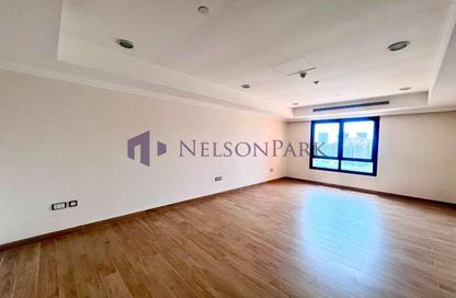 Apartment - 1 Bedroom - 2 Bathrooms for rent in Tower 21 - Porto Arabia - The Pearl Island - Doha