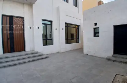 Villa - 6 Bedrooms - 6 Bathrooms for rent in Duhail Villas - Al Duhail - Doha