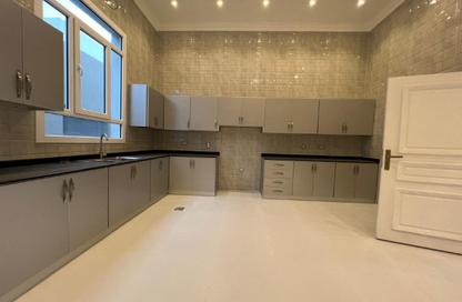 Villa - 5 Bedrooms - 6 Bathrooms for rent in Duhail Villas - Al Duhail - Doha