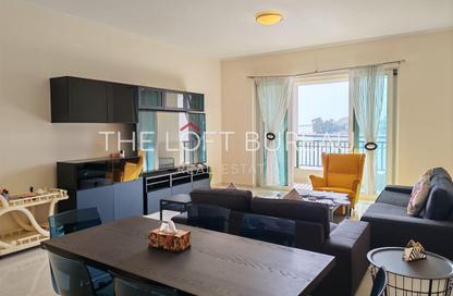 Apartment - 2 Bedrooms - 2 Bathrooms for rent in Viva West - Viva Bahriyah - The Pearl Island - Doha