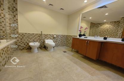 Apartment - 2 Bedrooms - 3 Bathrooms for rent in East Porto Drive - Porto Arabia - The Pearl Island - Doha