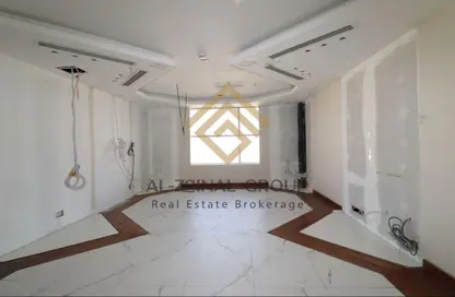 مساحات مكتبية - 6 غرف نوم - 5 حمامات للايجار في شارع ام السنيم - عين خالد - الدوحة