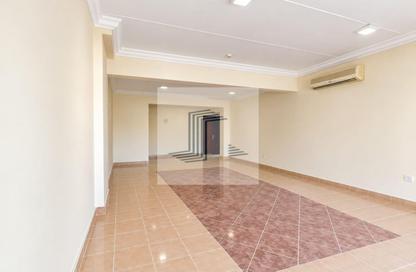 Apartment - 2 - 3 for rent in Umm Ghwailina Comm - Umm Ghuwalina - Umm Ghuwailina - Doha