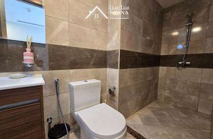 Apartment - 2 Bedrooms - 2 Bathrooms for rent in City Avenue Building C - City Avenue - Al Erkyah City - Lusail