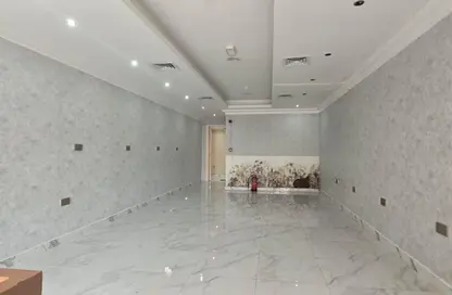Shop - Studio - 1 Bathroom for rent in Al Jazeera Street - Fereej Bin Mahmoud North - Fereej Bin Mahmoud - Doha