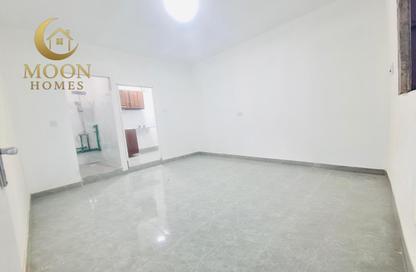 Apartment - Studio - 1 Bathroom for rent in Umm Ghwailina Comm - Umm Ghuwalina - Umm Ghuwailina - Doha