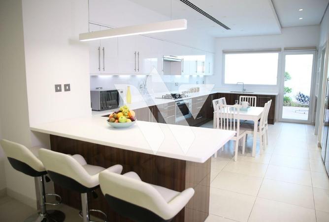 987015 - Property Image 3