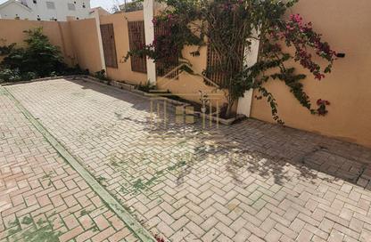 مجمع سكني - 2 غرف نوم - 2 حمامات للايجار في شارع  بو هامو - أبو هامور - الدوحة