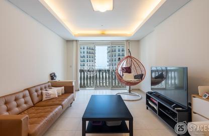 Apartment - 1 - 2 for sale in Viva West - Viva Bahriyah - The Pearl Island - Doha