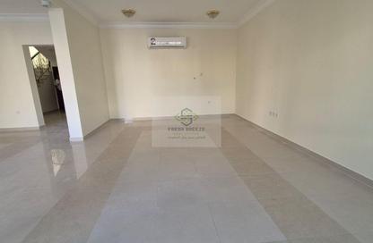 Villa - 4 Bedrooms - 4 Bathrooms for rent in Umm Al Seneem Street - Ain Khaled - Doha