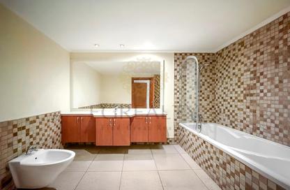 Apartment - 1 - 2 for sale in West Porto Drive - Porto Arabia - The Pearl Island - Doha