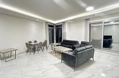 شقة - 2 غرف نوم - 2 حمامات للايجار في مبنى رمادا التجاري - شارع الروابي - المنتزه - الدوحة