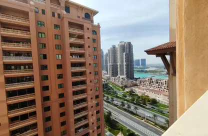 شقة - 2 غرف نوم - 3 حمامات للايجار في طريق بورتو الشرقي - بورتو أرابيا - جزيرة اللؤلؤة - الدوحة