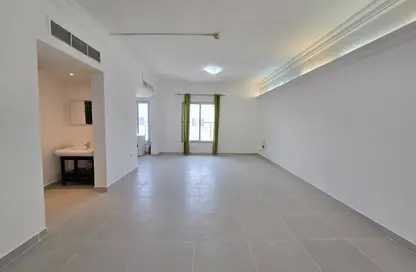 Apartment - 2 Bedrooms - 1 Bathroom for rent in Al Sadd Road - Al Sadd - Doha