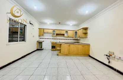 Apartment - 1 Bedroom - 1 Bathroom for rent in Umm Ghwailina Comm - Umm Ghuwalina - Umm Ghuwailina - Doha