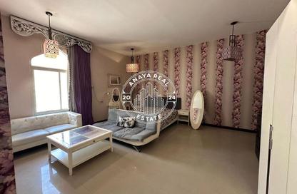 Villa - Studio - 1 Bathroom for rent in Al Dafna - Al Dafna - Doha