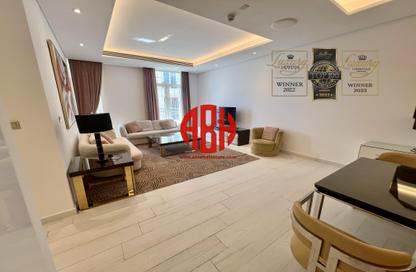 Apartment - 2 Bedrooms - 3 Bathrooms for rent in Floresta Gardens - Floresta Gardens - The Pearl Island - Doha