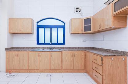 مجمع سكني - 5 غرف نوم - 5 حمامات للايجار في شارع النعيجة - غرب الهلال - الهلال - الدوحة