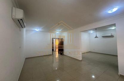 مجمع سكني - 5 غرف نوم - 3 حمامات للايجار في الثمامة - الثمامة - الدوحة