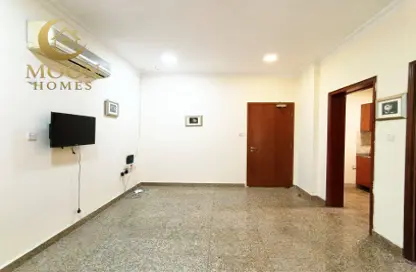 Apartment - 1 Bedroom - 1 Bathroom for rent in Umm Ghuwalina - Umm Ghuwailina - Doha