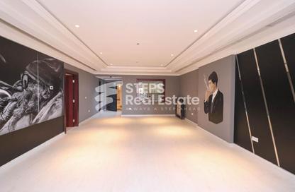 Apartment - 1 - 2 for sale in West Porto Drive - Porto Arabia - The Pearl Island - Doha
