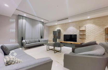 Compound - 4 Bedrooms - 6 Bathrooms for rent in Al Maamoura - Al Maamoura - Doha